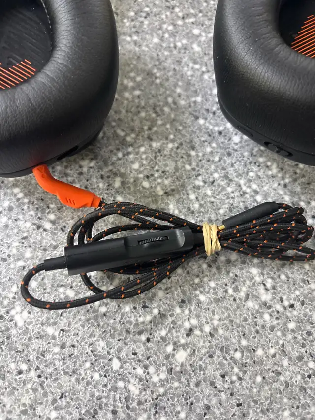 JBL Quantum 910 Wired Headset - Photo 3