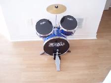 CHILD'S  DRUM SET  -  FOR  AGES  3 - 8
