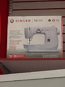 machine à coudre en boîte