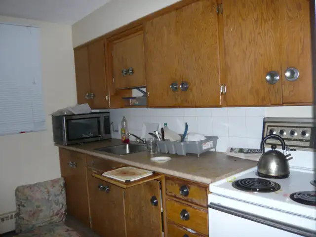 Beltline connaught 1 bedroom walkup, bright $1080/m  electricity - Photo 3