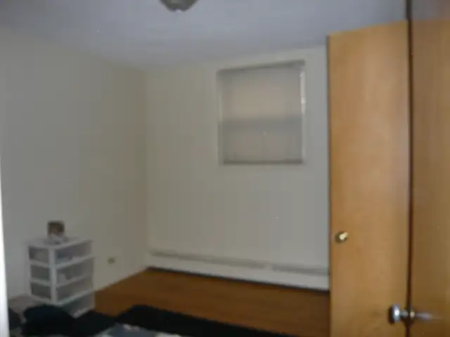 Beltline connaught 1 bedroom walkup, bright $1080/m  electricity - Photo 4