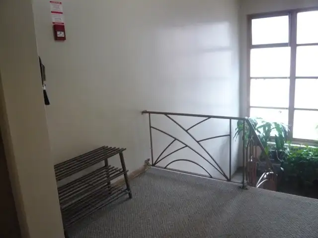 Beltline connaught 1 bedroom walkup, bright $1080/m  electricity - Photo 5