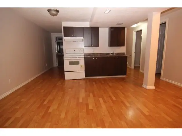 Abbeydale legal bsmt suite 2 bedroom w cover patio,$1100/m 40%ut - Photo 2