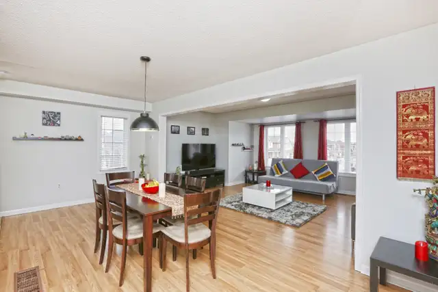 Full House 3 1 Bed Townhouse | 6 Parking | Brampton West - Photo 2