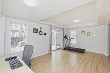 Full House 3 1 Bed Townhouse | 6 Parking | Brampton West - Photo 3