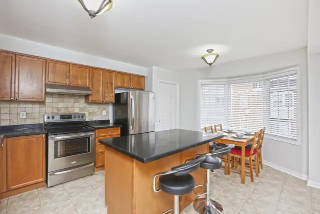 Full House 3 1 Bed Townhouse | 6 Parking | Brampton West - Photo 4