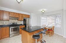 Full House 3 1 Bed Townhouse | 6 Parking | Brampton West - Photo 4