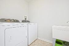 Full House 3 1 Bed Townhouse | 6 Parking | Brampton West - Photo 8