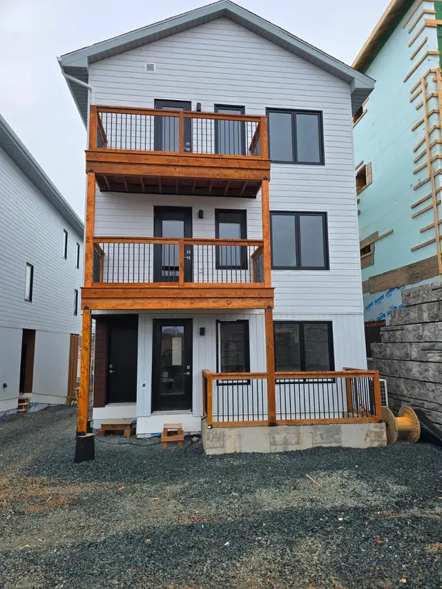 2 Bedroom, 2 bathroom flats available May 1st - Photo 2