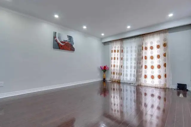 UPPER PORTION OF THE HOUSE AVALIBLE FOR RENT IN MALTON - Photo 3