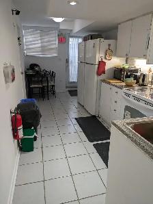 York University Subway, FEMALE ONLY, Room & Private Washroom - Photo 5