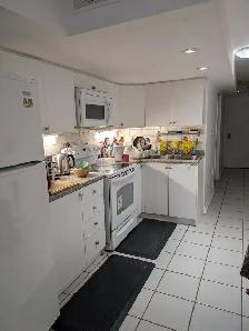 York University Subway, FEMALE ONLY, Room & Private Washroom - Photo 6