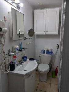 York University Subway, FEMALE ONLY, Room & Private Washroom - Photo 7