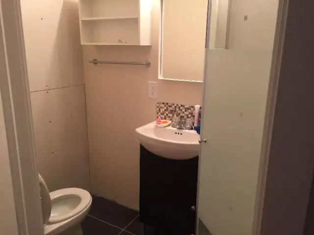 Available now c-train Mall university close downtown one room - Photo 5
