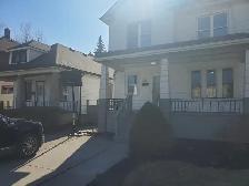 Luxury reno'd huge 5bd & 2bth near waterfront avail May 1st - Photo 2