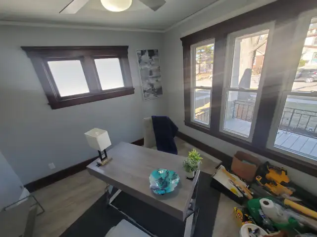 Luxury reno'd huge 5bd & 2bth near waterfront avail May 1st - Photo 3