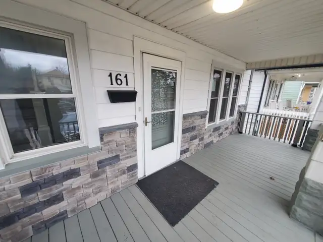 Luxury reno'd huge 5bd & 2bth near waterfront avail May 1st - Photo 4