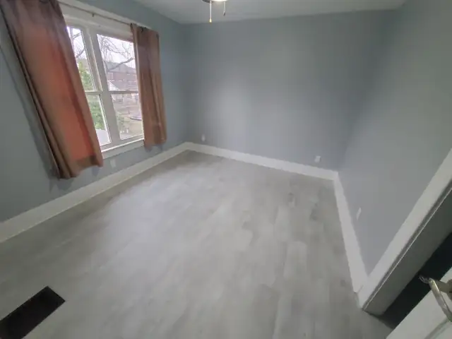 Luxury reno'd huge 5bd & 2bth near waterfront avail May 1st - Photo 7