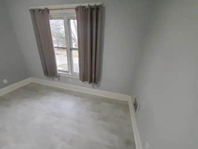 Luxury reno'd huge 5bd & 2bth near waterfront avail May 1st - Photo 9