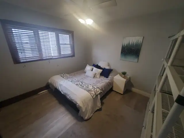 Luxury reno'd huge 5bd & 2bth near waterfront avail May 1st - Photo 15