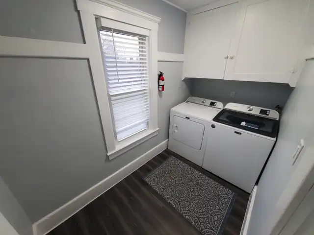 Luxury reno'd huge 5bd & 2bth near waterfront avail May 1st - Photo 19