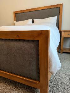 King size bed frame and (2) bedside tables - Photo 3