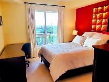 Beautiful 1 Bedroom Condo with Parking Available Immediately! - Photo 4