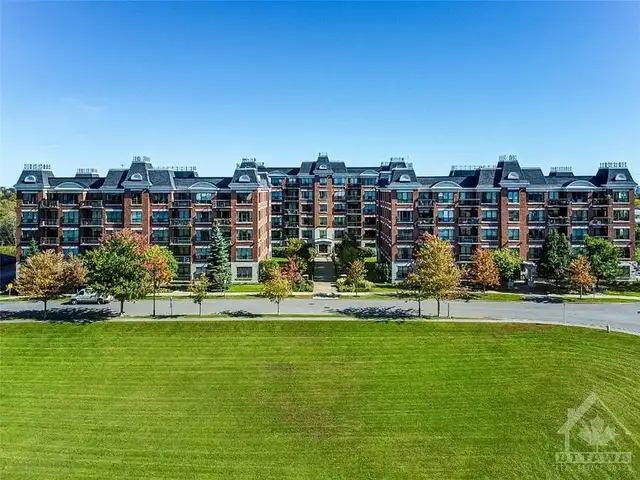 Beautiful 1 Bedroom Condo with Parking Available Immediately! - Photo 11