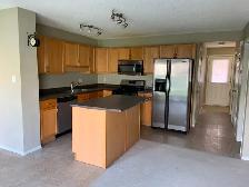 Rutherford Duplex for Rent! Close to school and the airport! - Photo 2