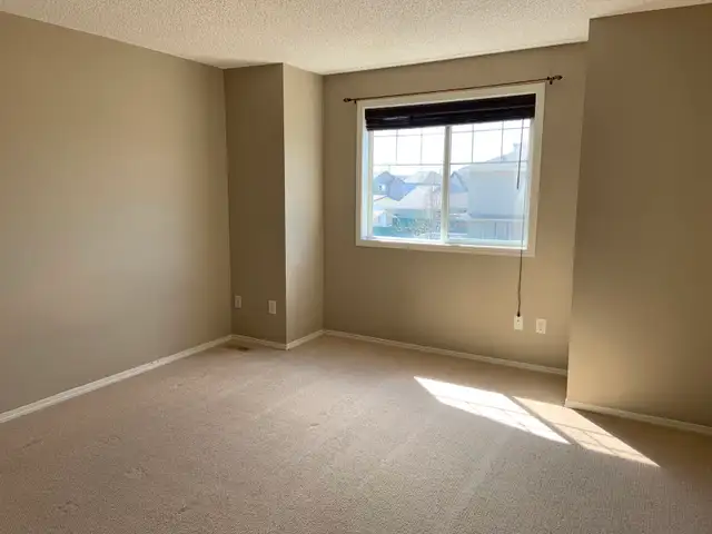 Rutherford Duplex for Rent! Close to school and the airport! - Photo 4