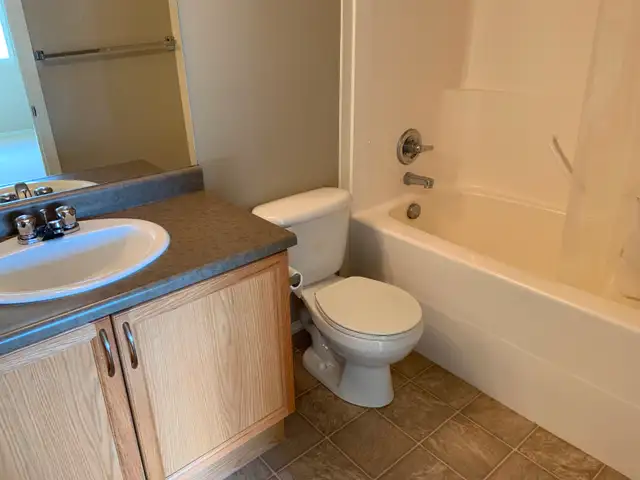 Rutherford Duplex for Rent! Close to school and the airport! - Photo 6