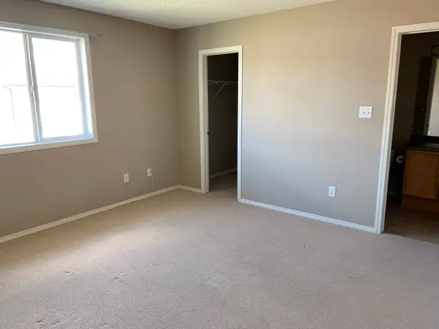 Rutherford Duplex for Rent! Close to school and the airport! - Photo 7