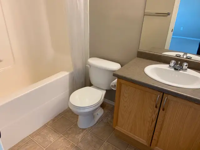 Rutherford Duplex for Rent! Close to school and the airport! - Photo 9