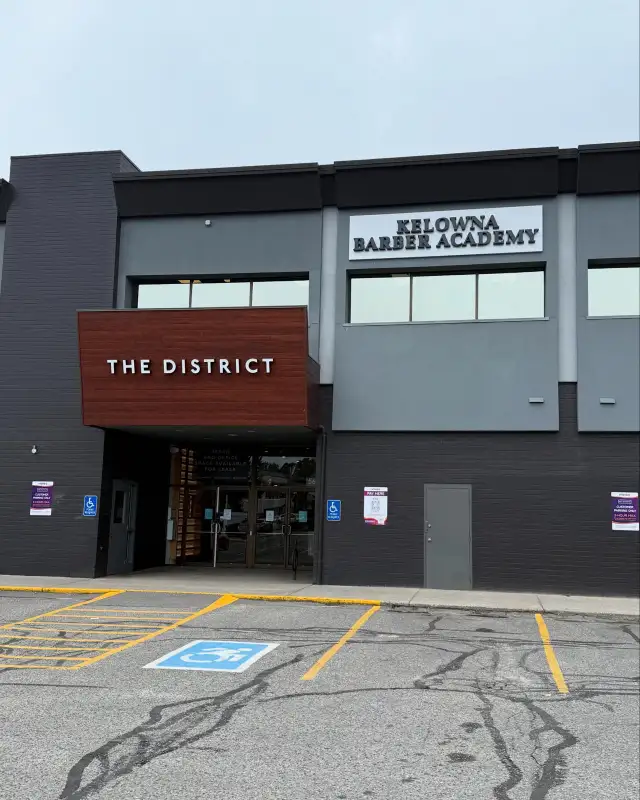 BECOME A BARBER - Photo 2