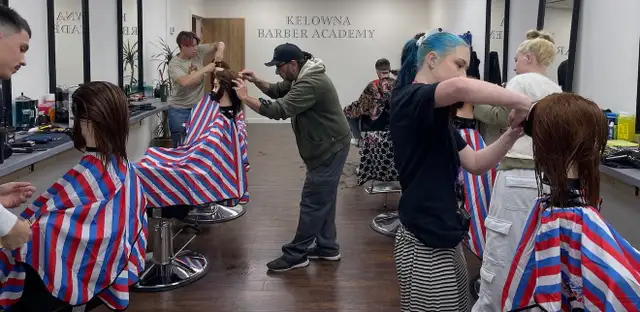 BECOME A BARBER - Photo 5