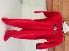 9 ITEMS BÉBÉ $5.00CH: 4 VETEMENTS, 1CHAPEAU FILLETTE 3 COUVERTES - Photo 4