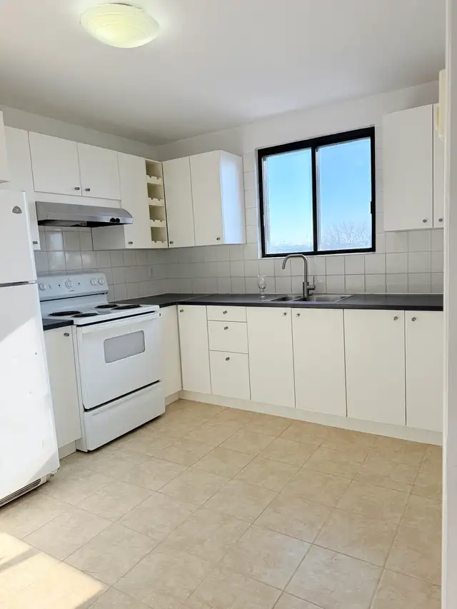 4-1/2 Apartments in Montreal W. for rent - Photo 2