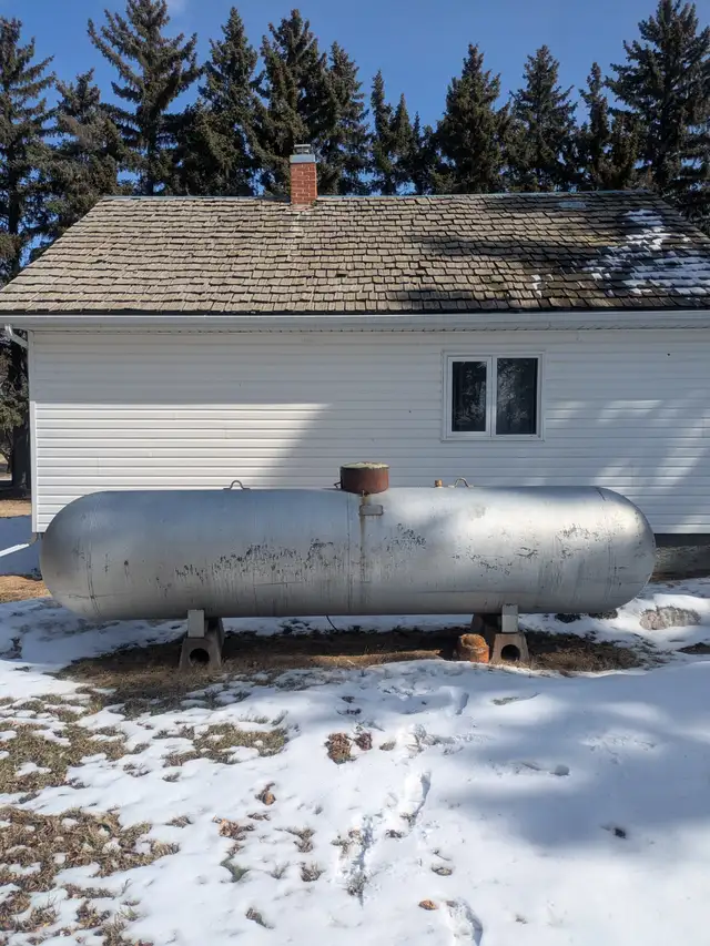 1000 Ga Propane Tank at 68% full