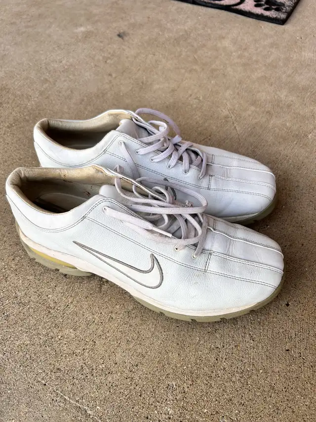 Nike Ladies Golf Shoes (Size 10)