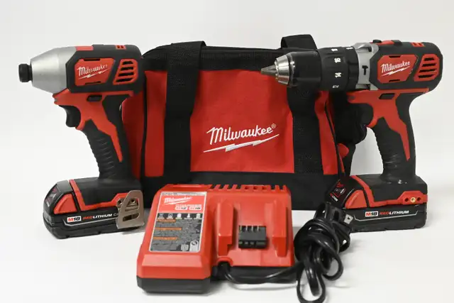 Milwaukee drill and impact set USED in working condition