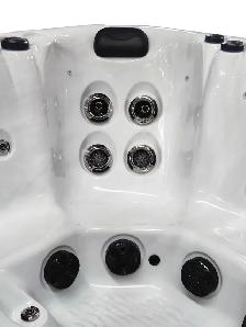 VEGA HOT TUB FOR SALE - Photo 6