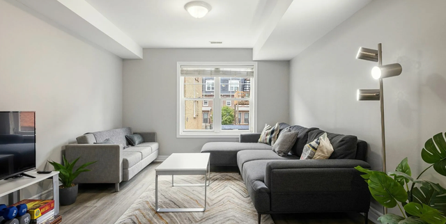 Kingston Summer Sublet Available! - Photo 3