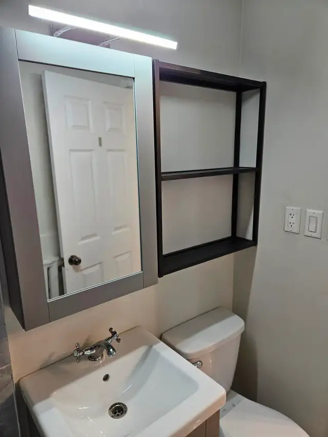 ($1250  renovated 1bedroomt on 1st floor apt.) - Photo 6
