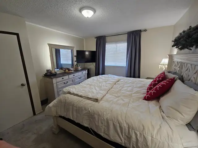 Spacious 3 Bedroom Townhouse in Transcona - Available May 1