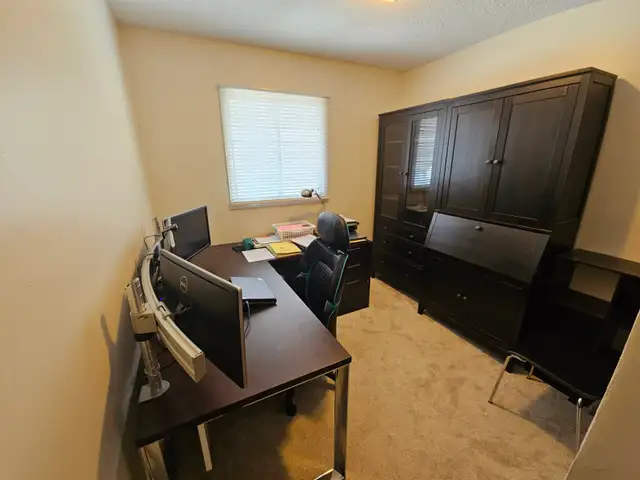 Spacious 3 Bedroom Townhouse in Transcona - Available May 1 - Photo 3