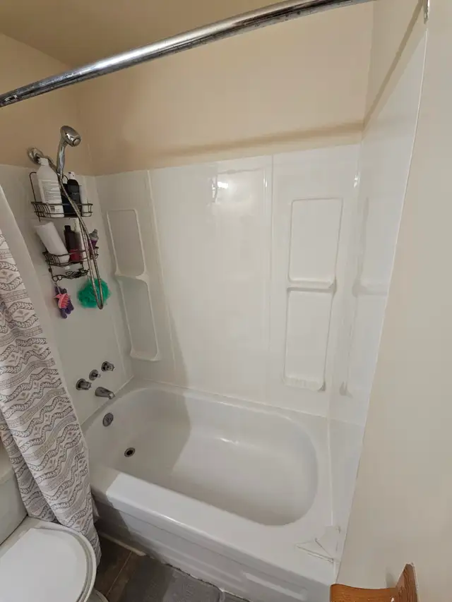 Spacious 3 Bedroom Townhouse in Transcona - Available May 1 - Photo 10