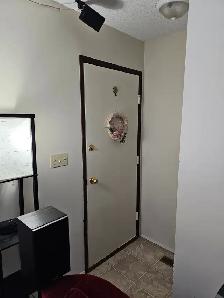 Spacious 3 Bedroom Townhouse in Transcona - Available May 1 - Photo 15