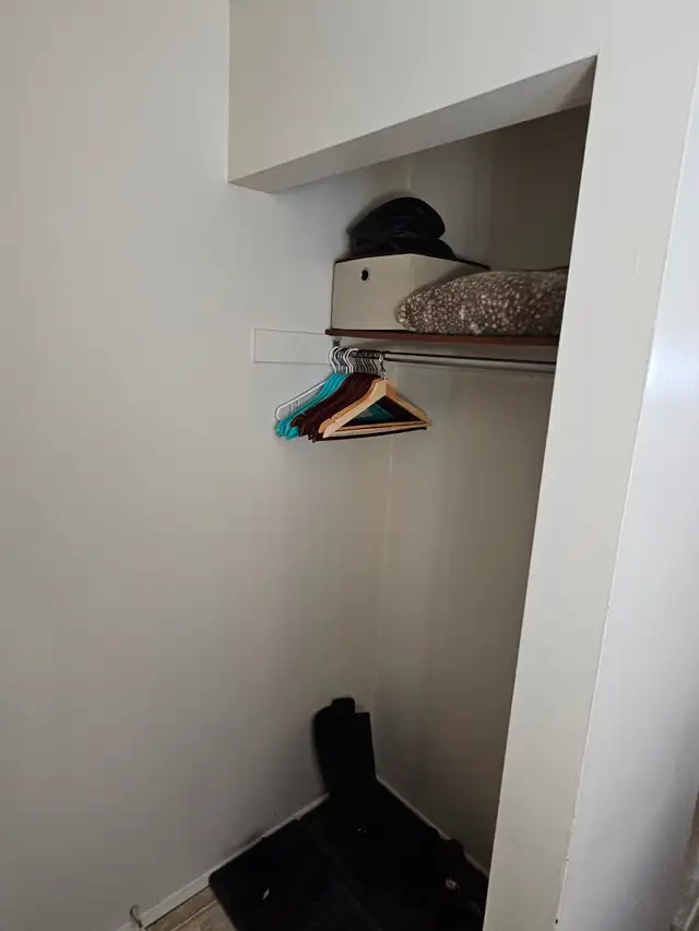 Spacious 3 Bedroom Townhouse in Transcona - Available May 1 - Photo 17