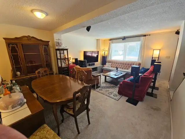 Spacious 3 Bedroom Townhouse in Transcona - Available May 1 - Photo 21