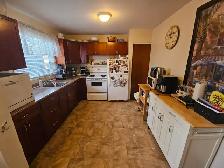 Spacious 3 Bedroom Townhouse in Transcona - Available May 1 - Photo 23